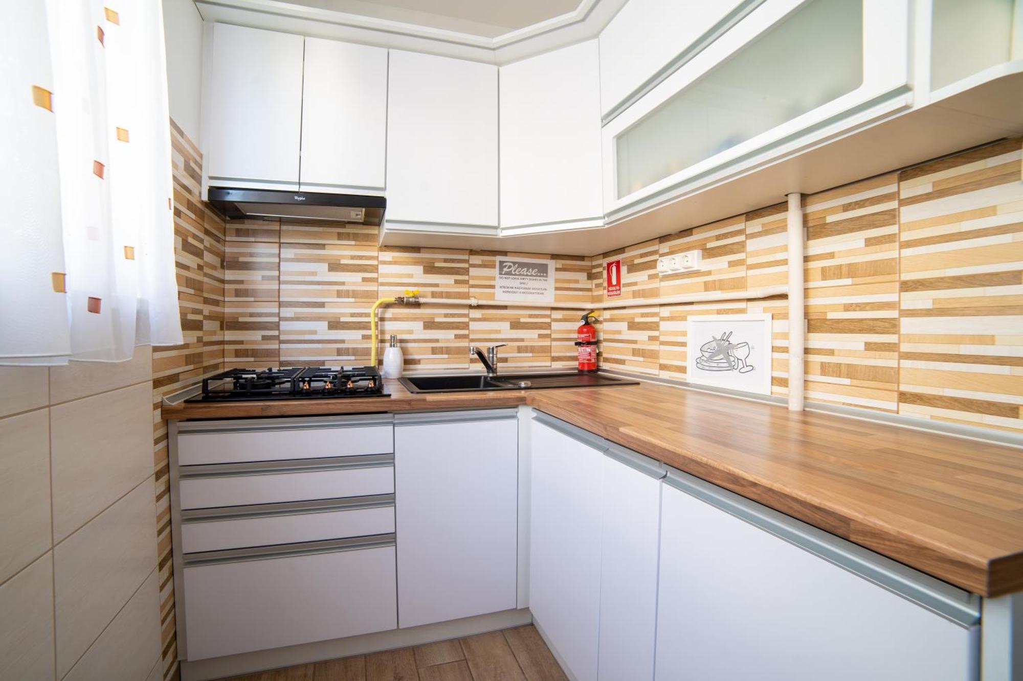 Comfort 14 -- Stylish City Apartment Netflix, Wi-Fi & Parking Μίσκολτς Εξωτερικό φωτογραφία