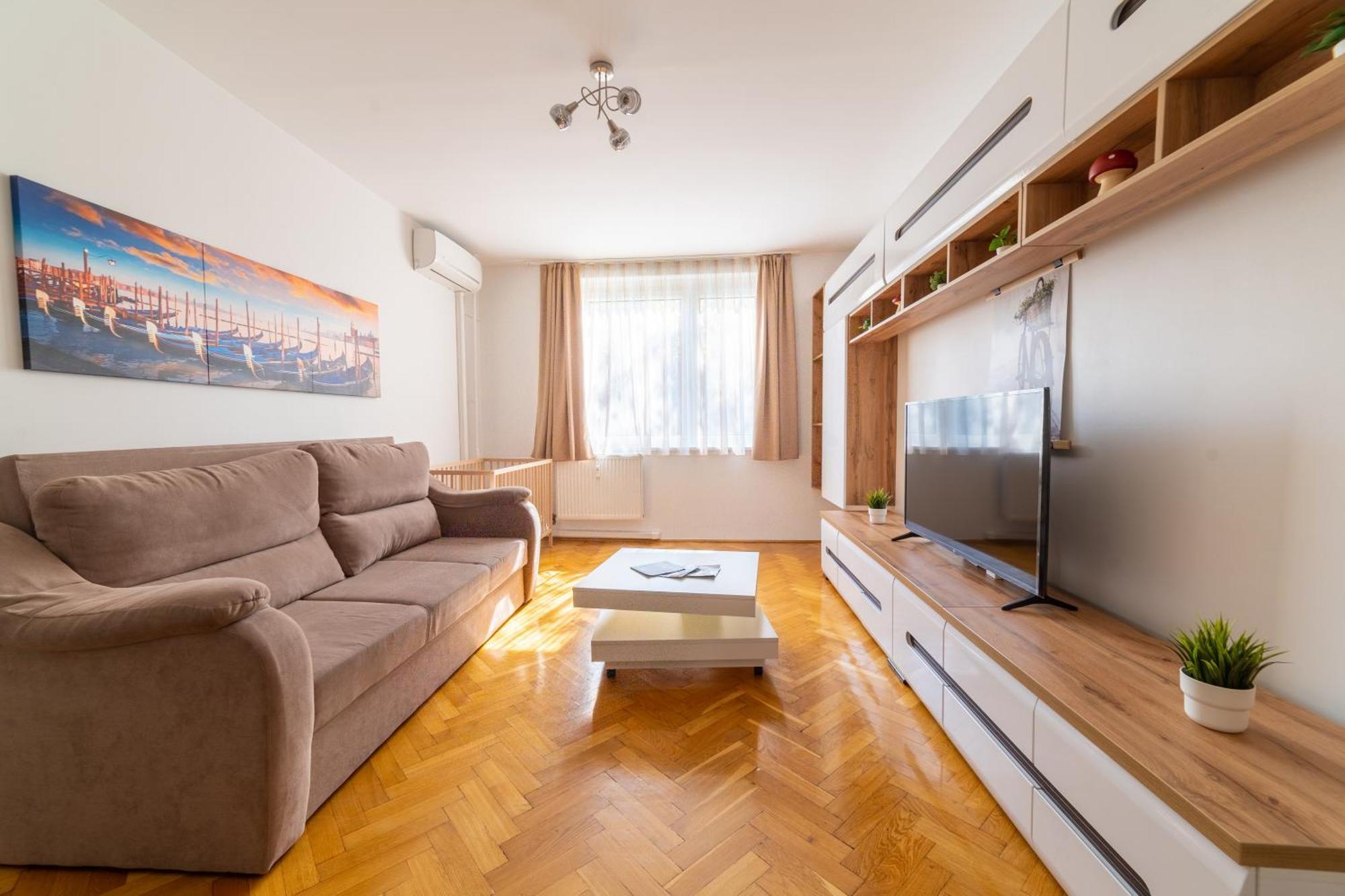 Comfort 14 -- Stylish City Apartment Netflix, Wi-Fi & Parking Μίσκολτς Εξωτερικό φωτογραφία