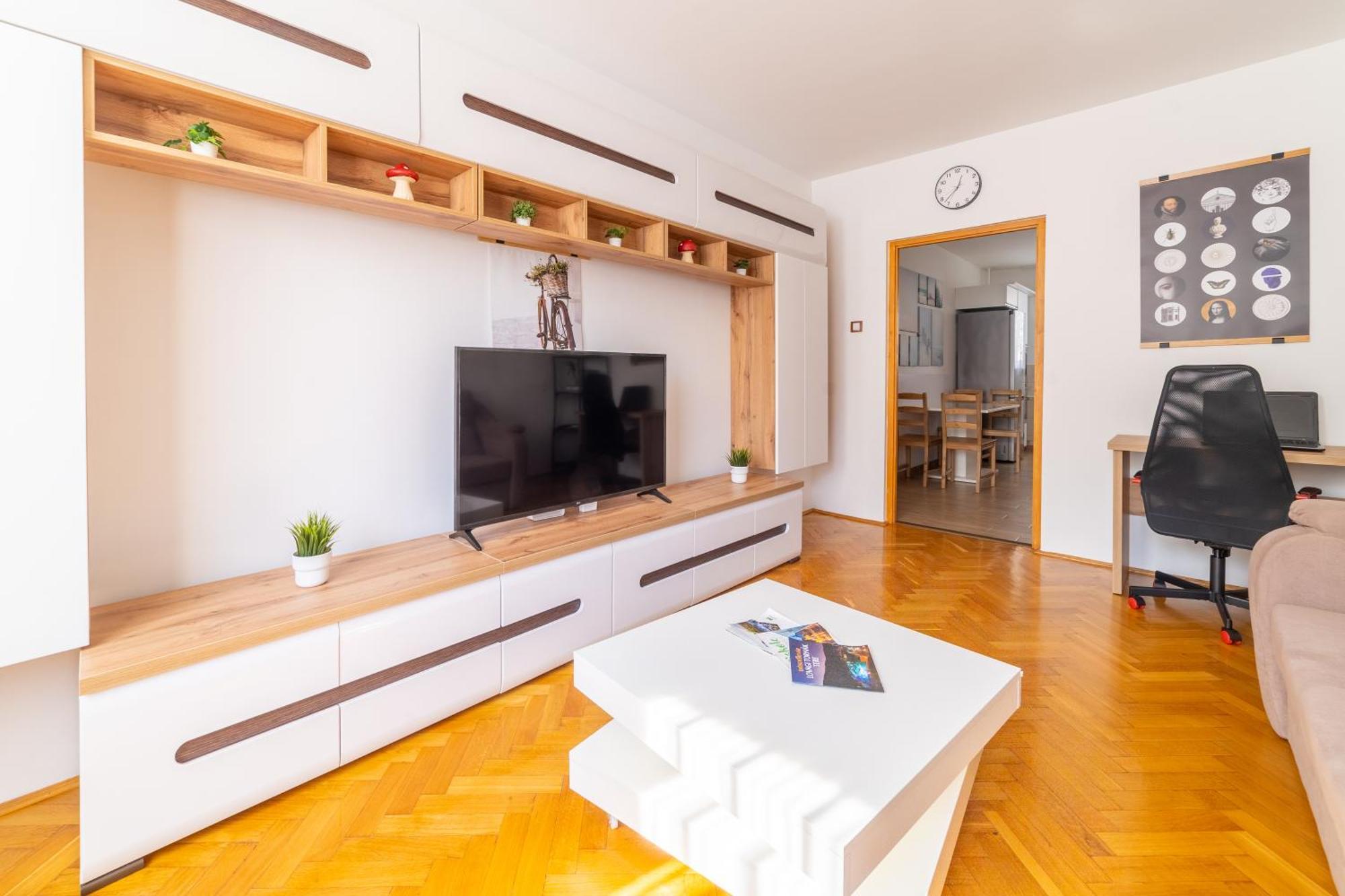 Comfort 14 -- Stylish City Apartment Netflix, Wi-Fi & Parking Μίσκολτς Εξωτερικό φωτογραφία