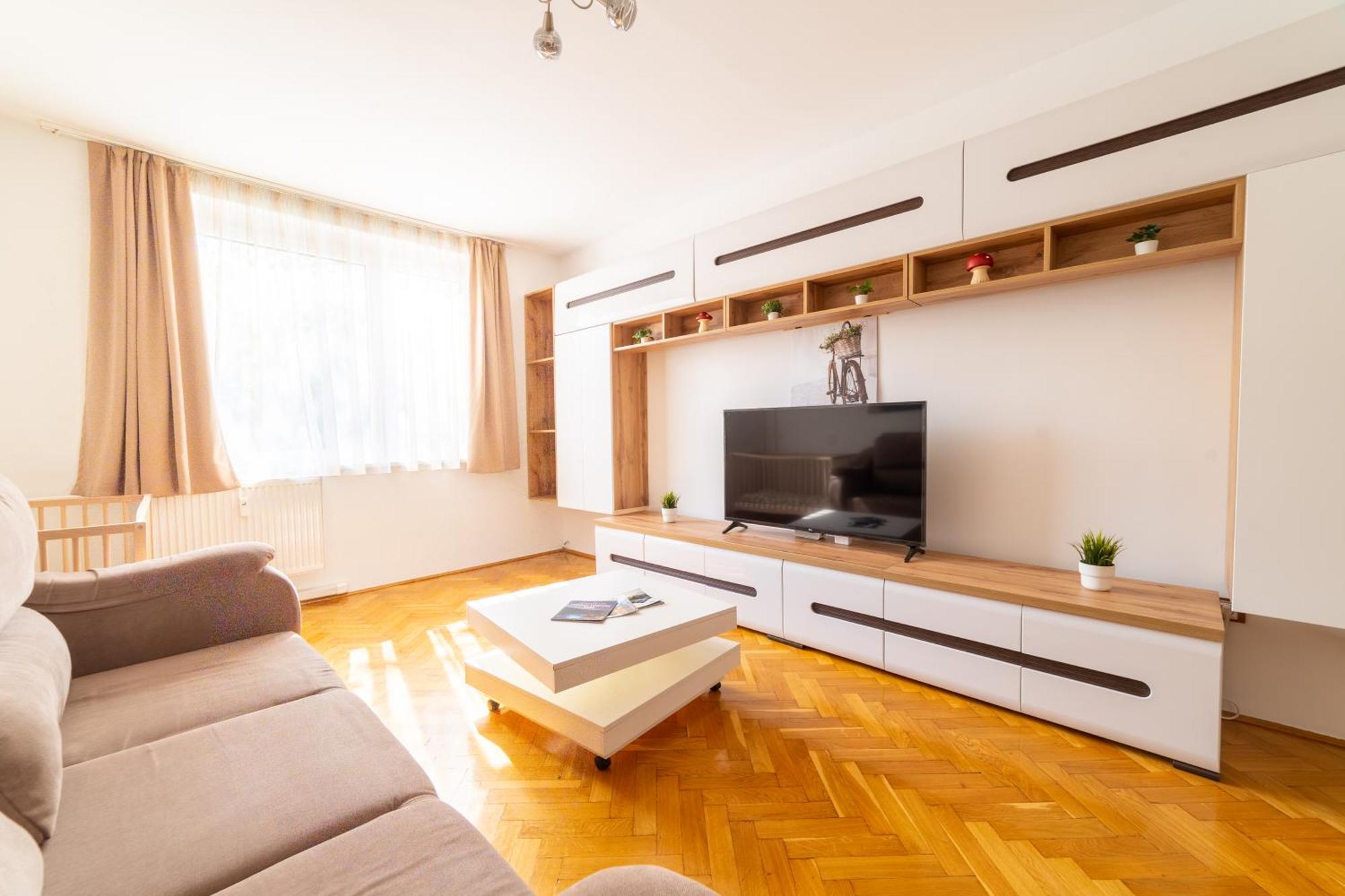 Comfort 14 -- Stylish City Apartment Netflix, Wi-Fi & Parking Μίσκολτς Εξωτερικό φωτογραφία